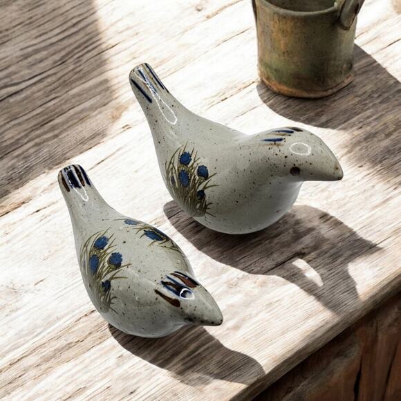 Vintage Takahashi Japan Bird Salt & Pepper Shakers Blue Thistle Stoneware - Picture 1 of 3